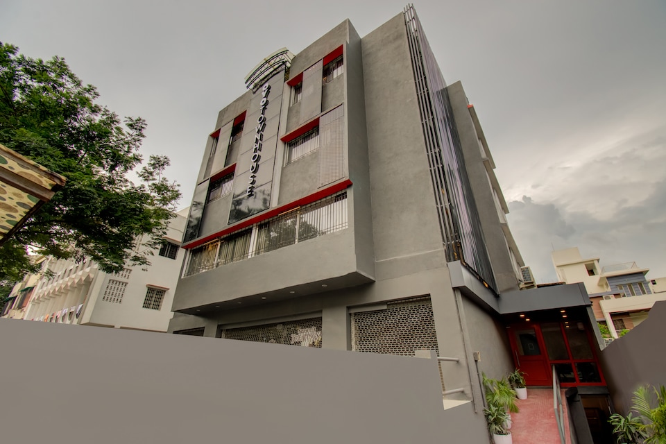 OYO Townhouse 161 Maitreyee, Dharampeth Nagpur, Nagpur