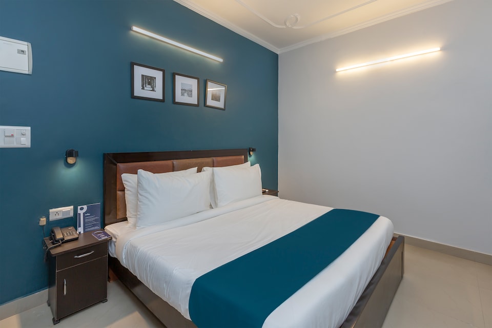  Live as DEL2707, Saket Delhi, Delhi