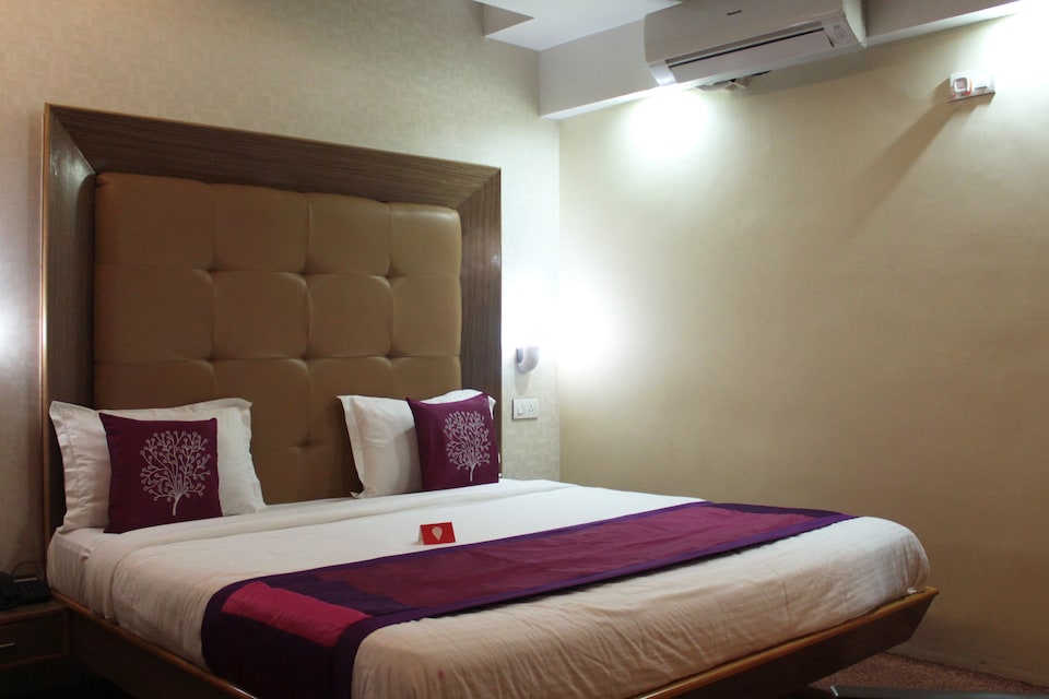 OYO The Hyde Park Inn, Sonawar Srinagar, Srinagar