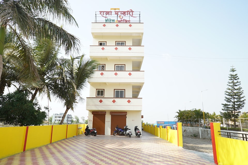 SPOT ON 39729 Hotel Raja Malhari, Hadapsar Pune, Pune