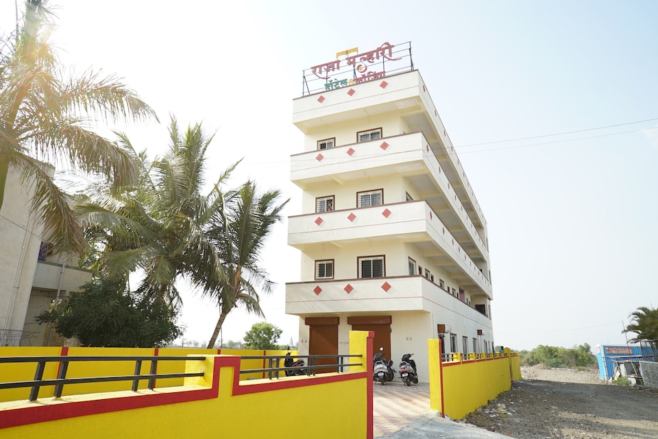 SPOT ON 39729 Hotel Raja Malhari, Hadapsar Pune, Pune