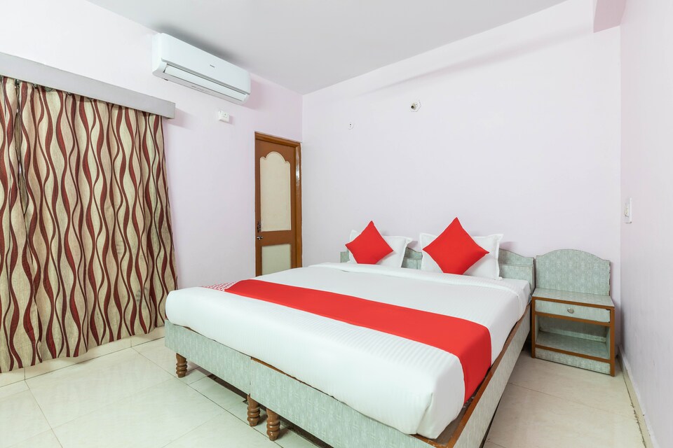 OYO 39745 Hotel Golden Tower, Ratlam, Ratlam