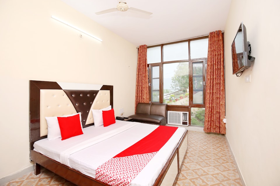 OYO 39755 Hotel Holiday Resort, Paonta Sahib, Paonta-Sahib