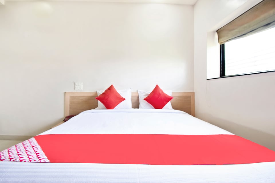 OYO Mayura, Solapur, Solapur