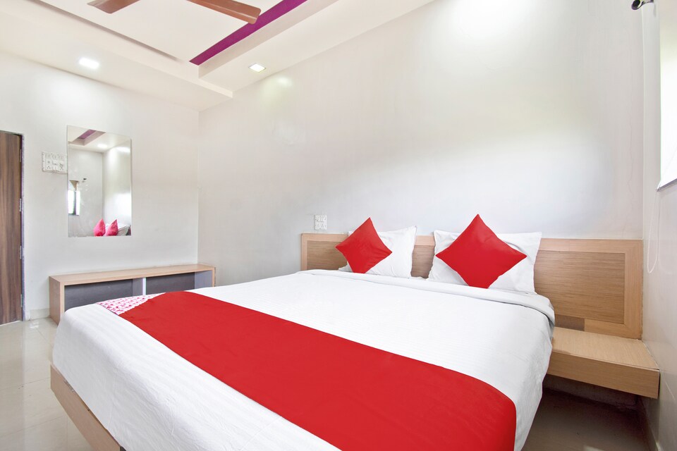 OYO Mayura, Solapur, Solapur