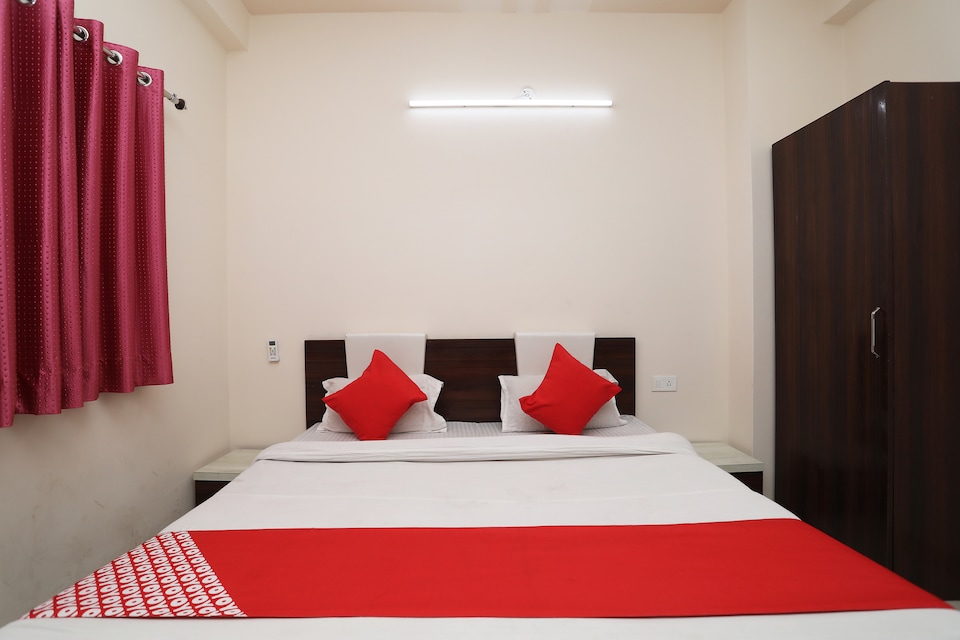 OYO 39767 Hotel Av Plaza, Corporate Complex, Agra