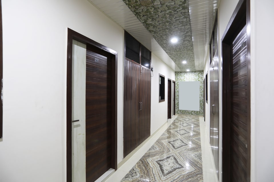 OYO 39767 Hotel Av Plaza, Corporate Complex, Agra