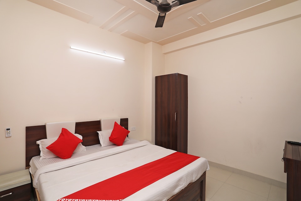 OYO 39767 Hotel Av Plaza, Corporate Complex, Agra