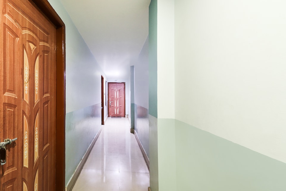 SPOT ON 39770 Suraj Guest House, Cantt, Varanasi