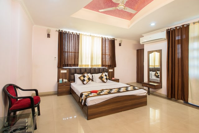 OYO Hotel Royal Ecstasy