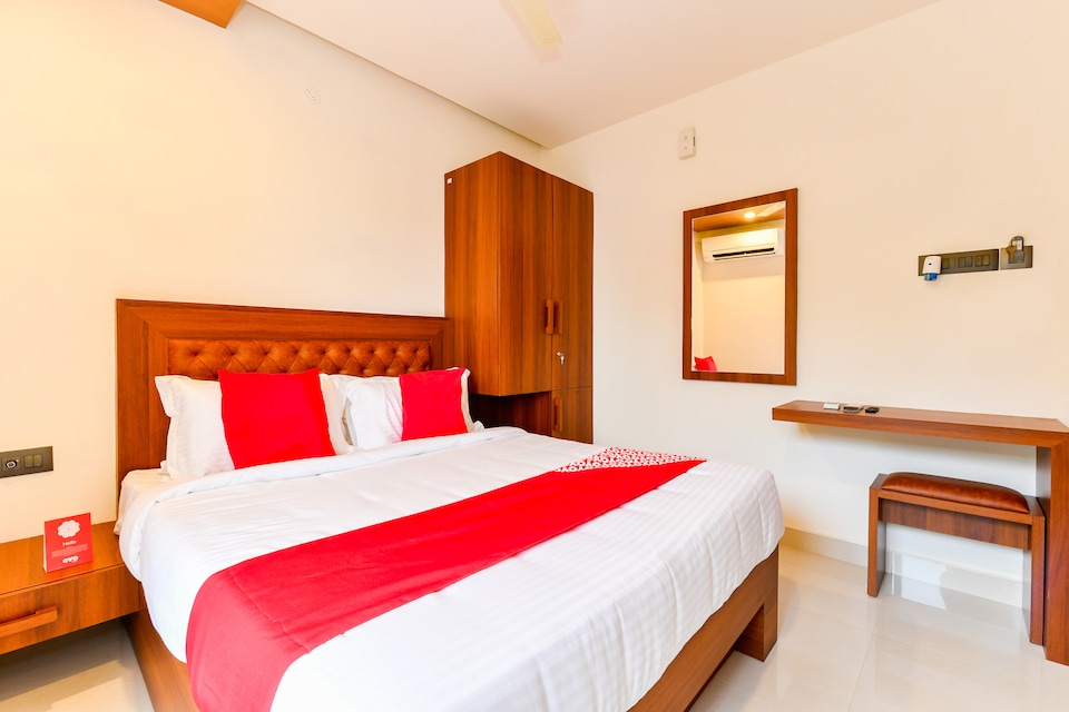 OYO 39803 Q One Plaza, Pallimukku Kochi, Kochi