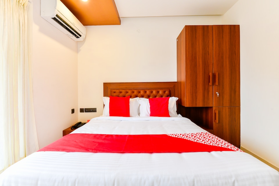 OYO 39803 Q One Plaza, Pallimukku Kochi, Kochi