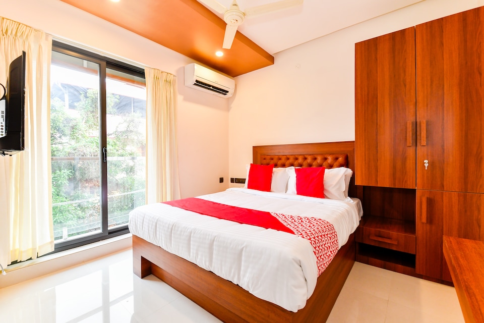 OYO 39803 Q One Plaza, Pallimukku Kochi, Kochi