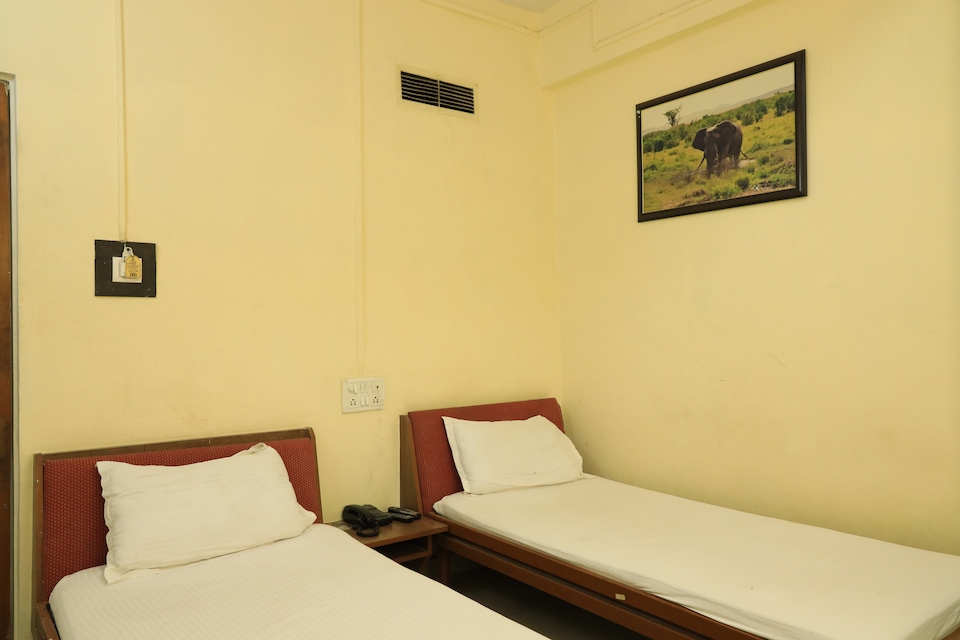 SPOT ON 39820 Shree Vaibhav, Sitabuldi Nagpur, Nagpur