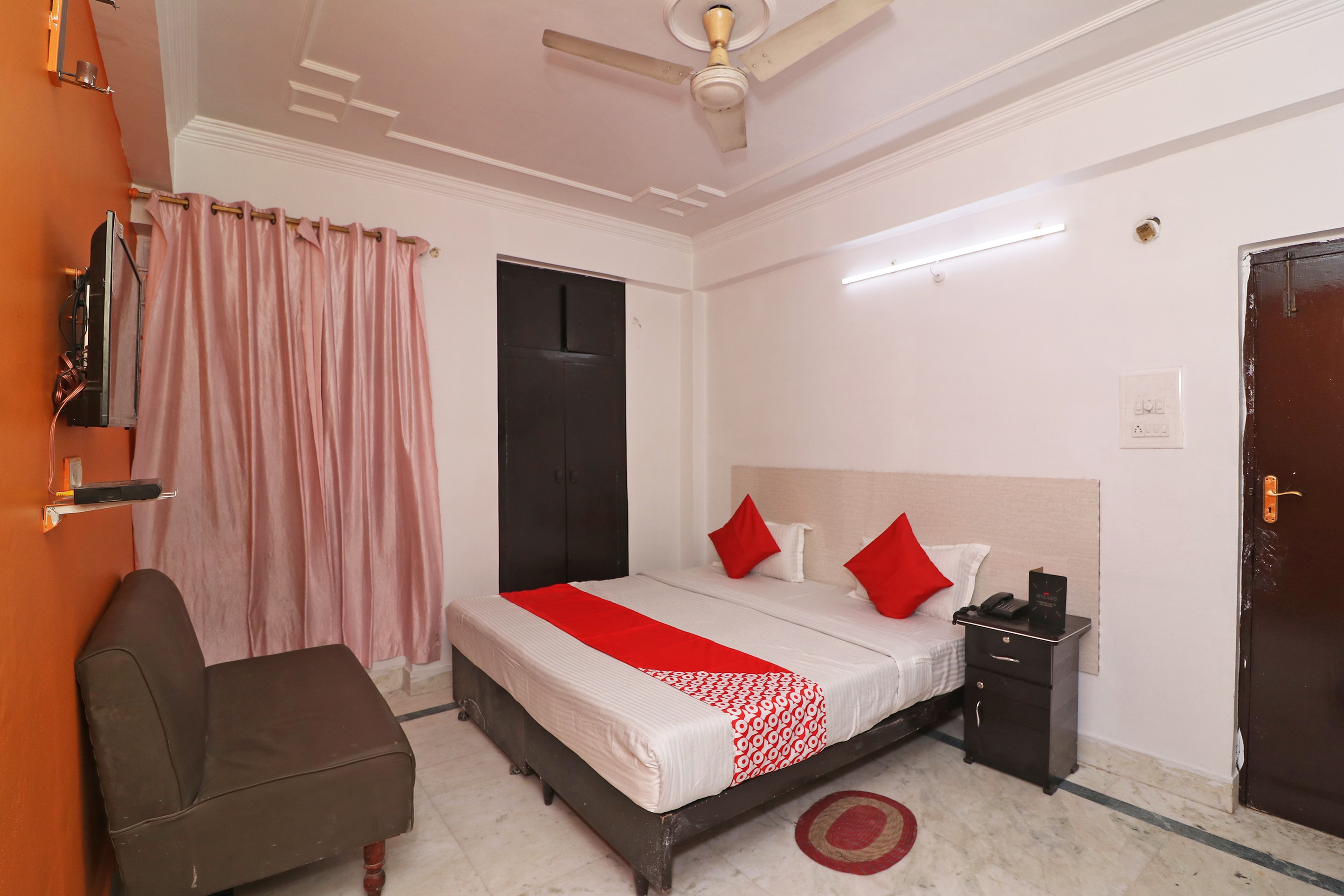 Capital O 39826 Hotel Novelty Pride,,2 star