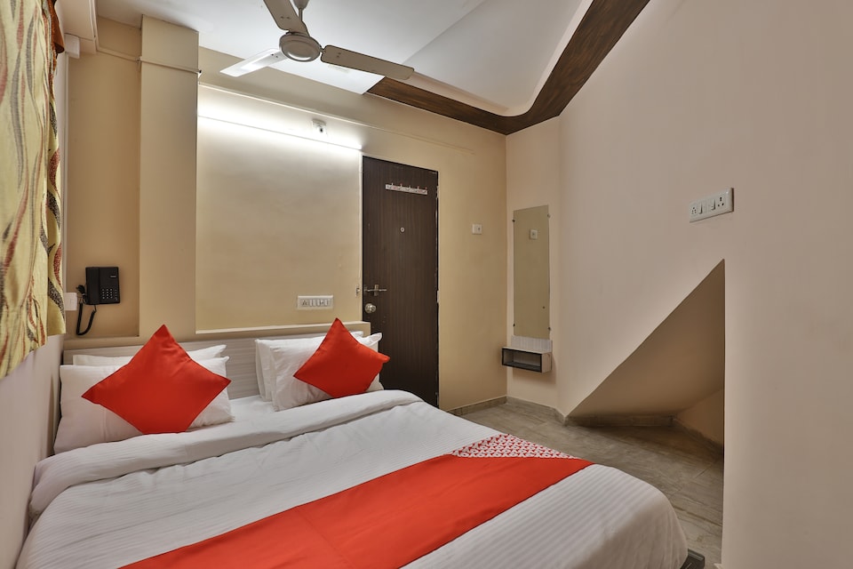 OYO 39829 Kum Kum Palace Hotel, Ashram Road Ahmedabad, Ahmedabad