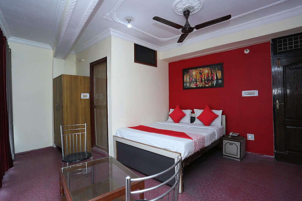 OYO Hotel Esquire, Meerut, Meerut