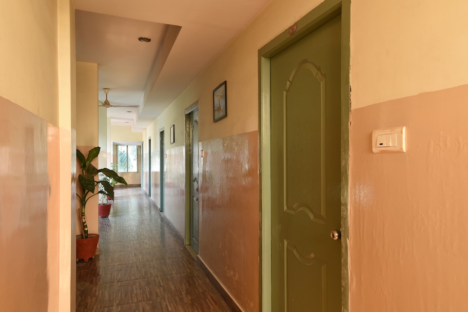 SPOT ON 39901 Srinivasa Residency, Ramaraopet Kakinada, Kakinada