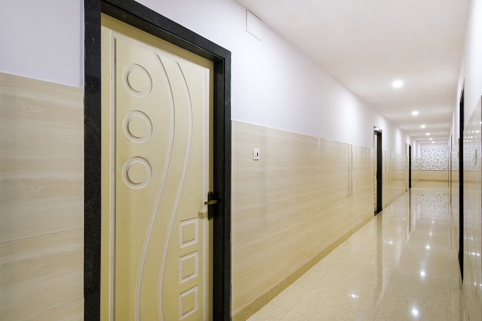 OYO 39904 Swarna Palace, Ramaraopet Kakinada, Kakinada