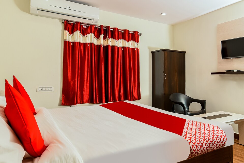 OYO 39904 Swarna Palace, Ramaraopet Kakinada, Kakinada
