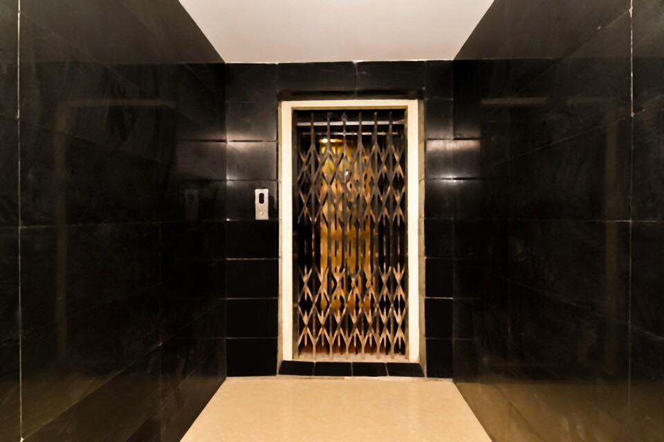 OYO 39904 Swarna Palace, Ramaraopet Kakinada, Kakinada