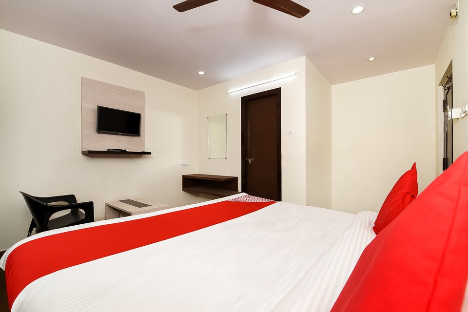 OYO 39904 Swarna Palace, Ramaraopet Kakinada, Kakinada