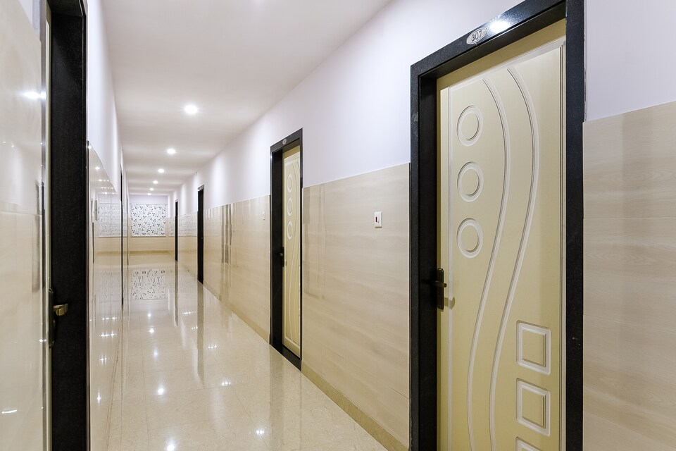 OYO 39904 Swarna Palace, Ramaraopet Kakinada, Kakinada