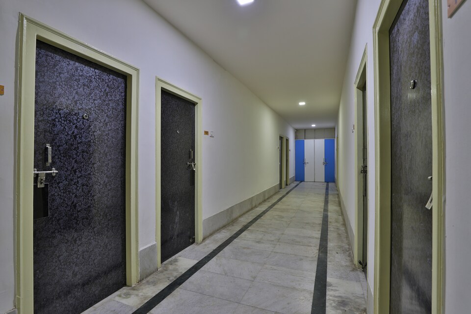 SPOT ON 39918 Hotel Pakas, Dabhel Daman, Daman