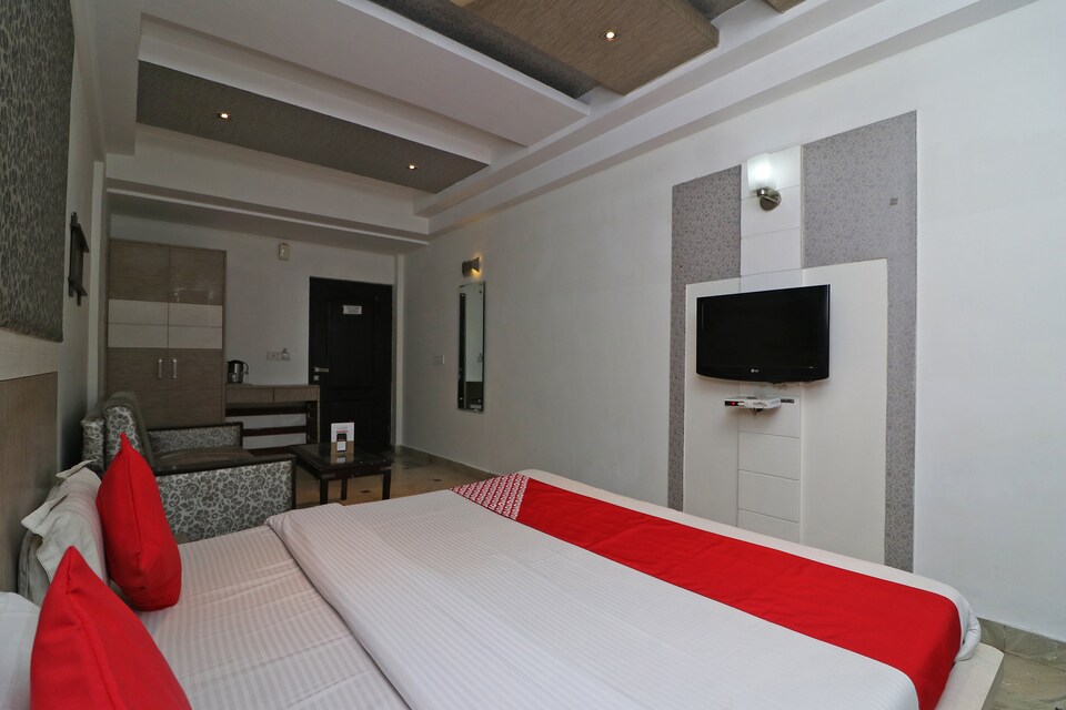 OYO 39931 Panna Paradise, Fatehabad Road, Agra