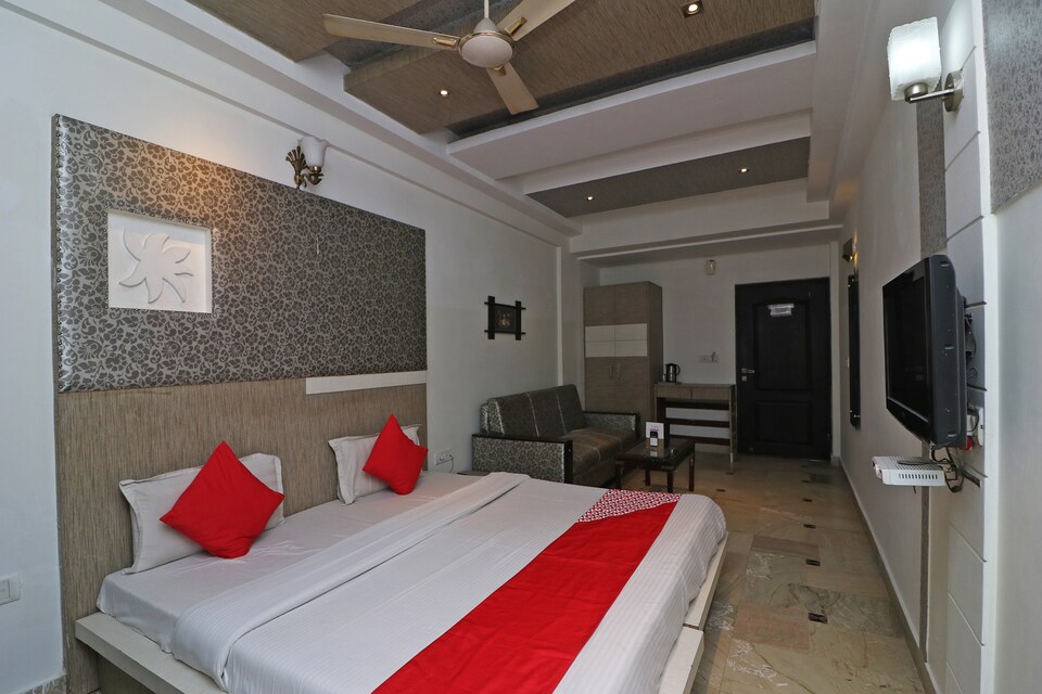 OYO 39931 Panna Paradise, Fatehabad Road, Agra