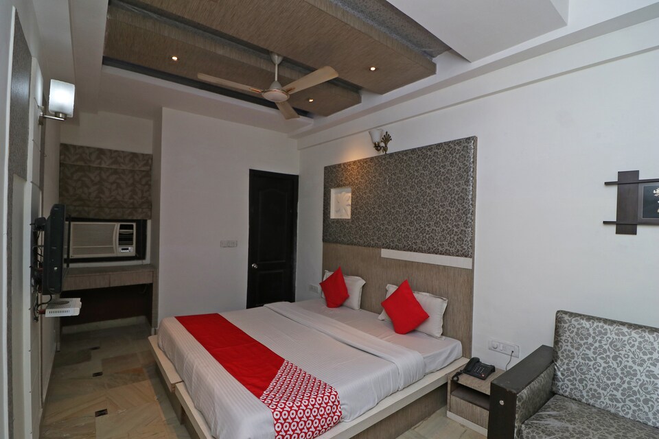 OYO 39931 Panna Paradise, Fatehabad Road, Agra