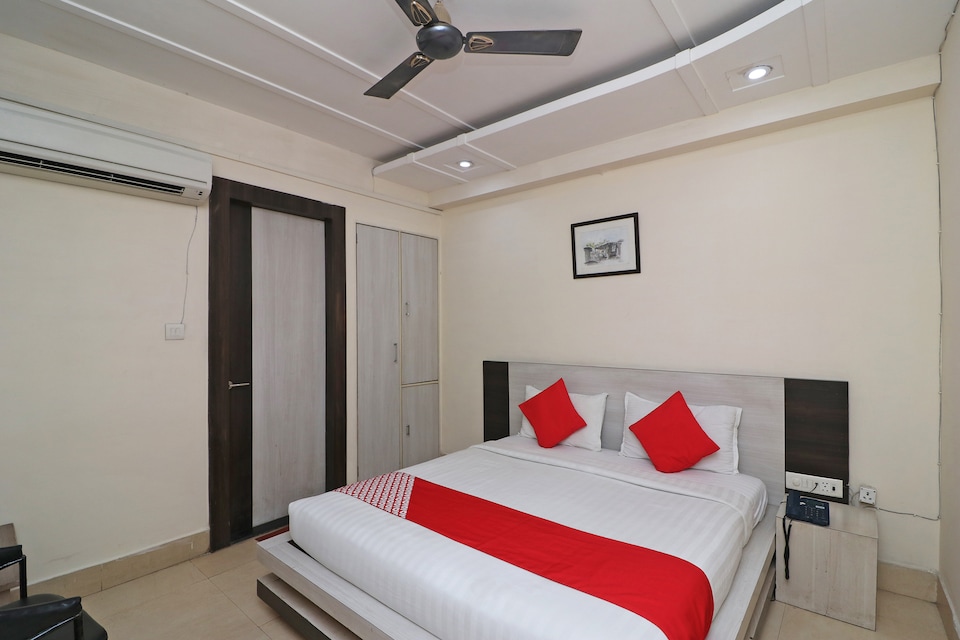OYO 39936 Hotel Mandiram, Railway Station Allahabad, Prayagraj