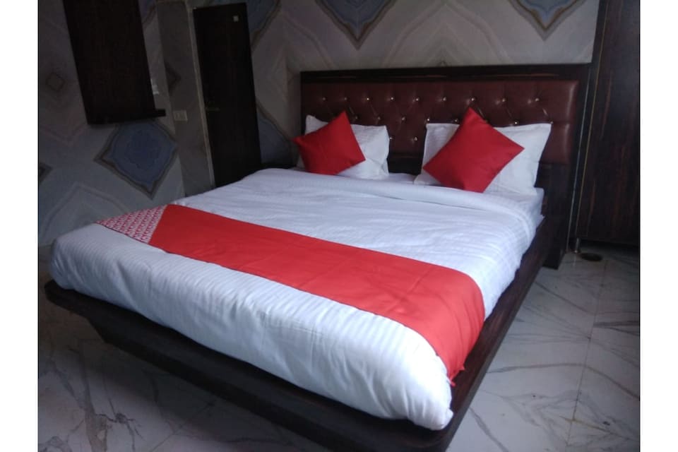 OYO 39958 Krishna Palace, Charbagh Lucknow, Lucknow