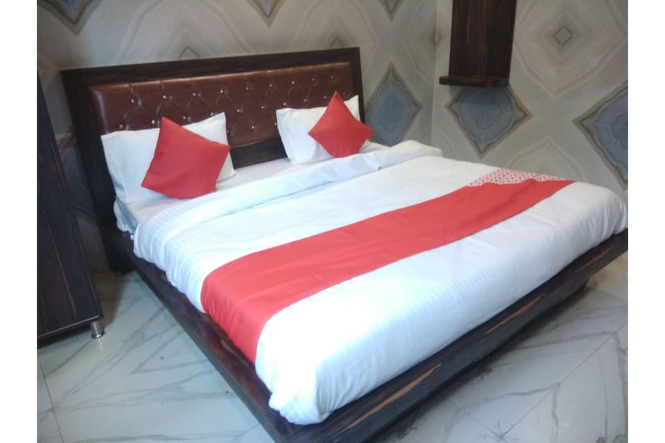 OYO 39958 Krishna Palace, Charbagh Lucknow, Lucknow