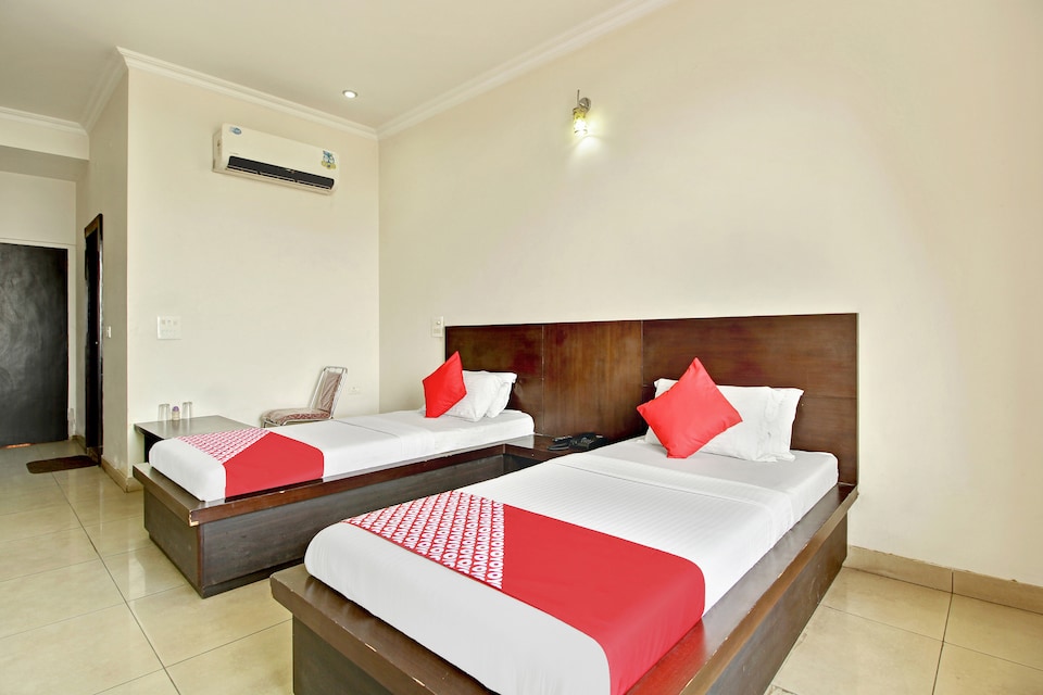 OYO 39968 Saket Hotel And Restaurant, Vaishali Nagar Jaipur, Jaipur