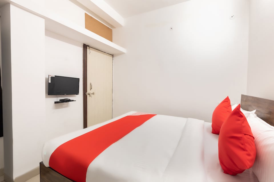 live as IND608, Vijay Nagar Indore, Indore