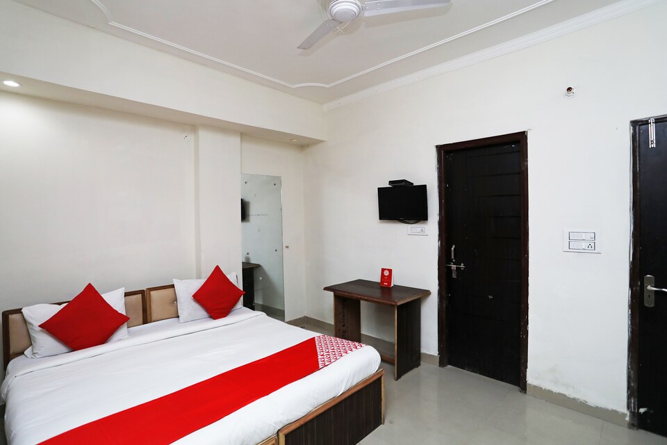 OYO 39993 Sri Dev Residency, Airport Delhi, Delhi Transit