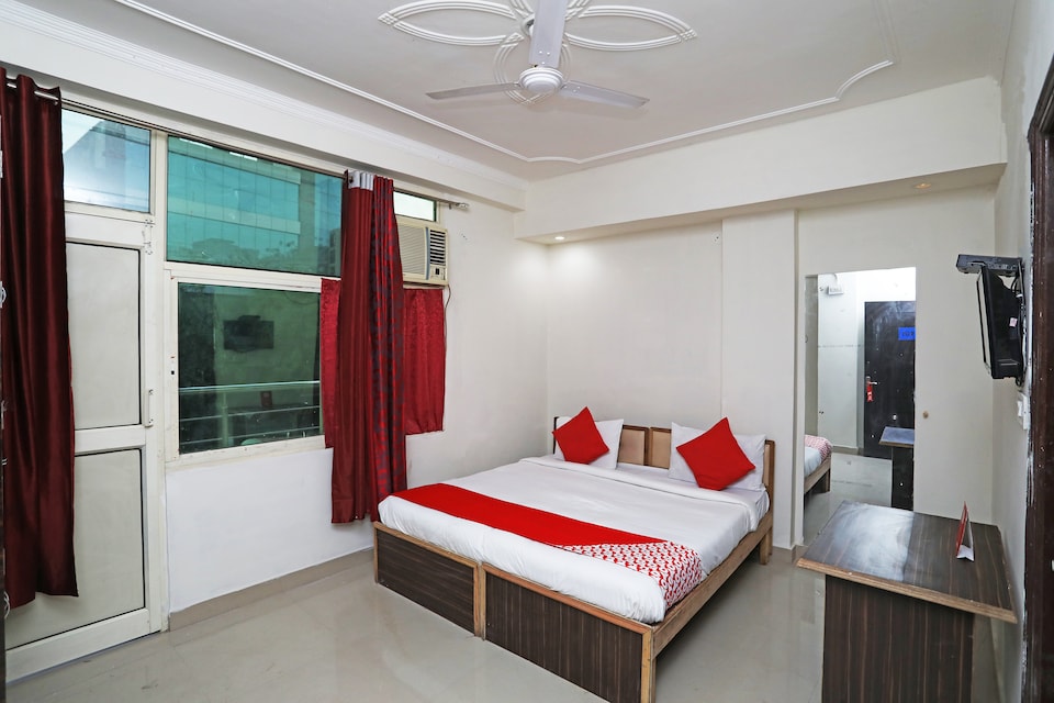 OYO 39993 Sri Dev Residency, Airport Delhi, Delhi Transit
