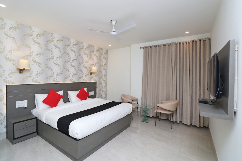 Capital O 40001 Unitech Square, HUDA CENTRE 1, Gurgaon