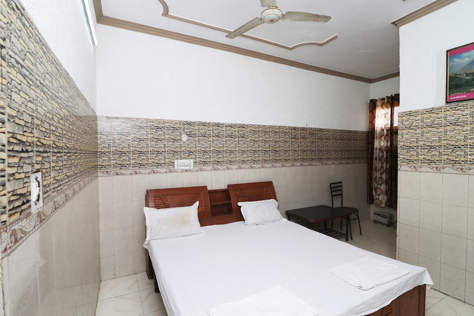 SPOT ON 40004 Hotel Mid Point, Una, Una