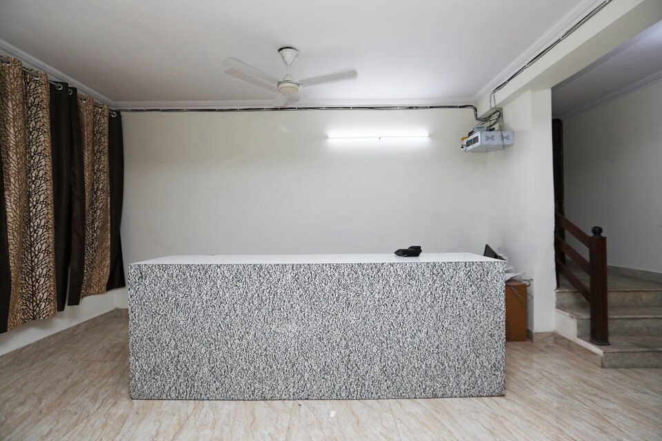 OYO 40030 Dream Homes, Pitampura - Rohini Delhi, Delhi