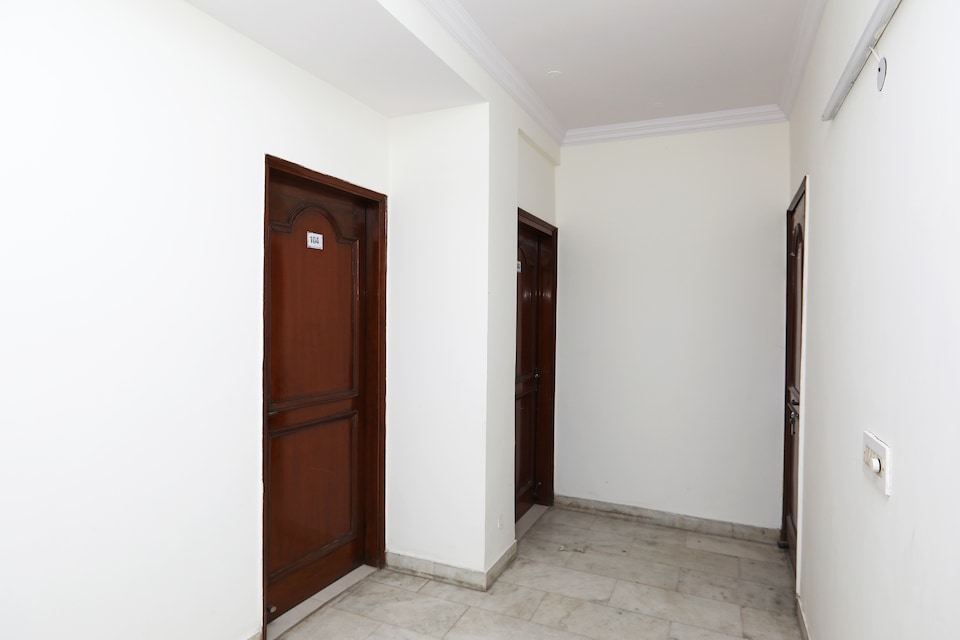 OYO 40030 Dream Homes, Pitampura - Rohini Delhi, Delhi