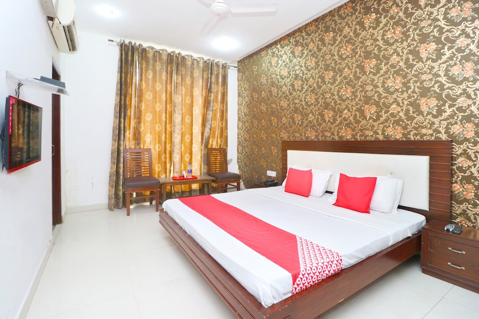 OYO 40037 Lazeez, Patiala, Patiala