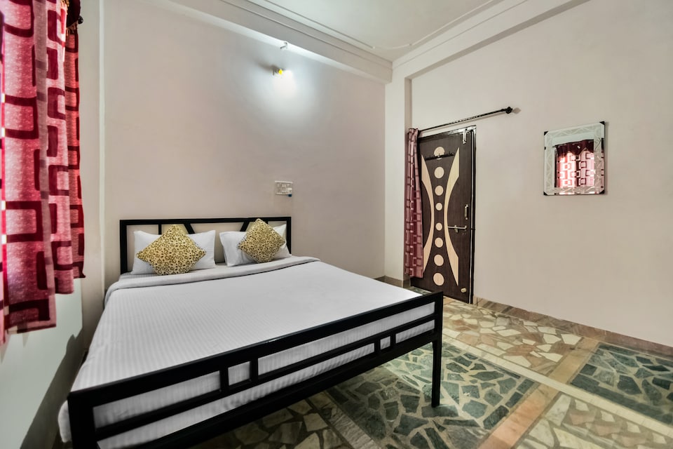 OYO 40048 Hotel The Silver Palace, Fateh Sagar, Udaipur