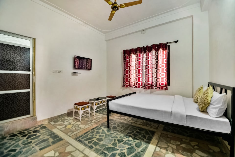 OYO 40048 Hotel The Silver Palace, Fateh Sagar, Udaipur
