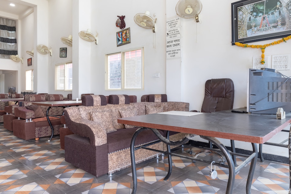 OYO 40051 Apni Haveli, Ujjain Indore Road, Ujjain