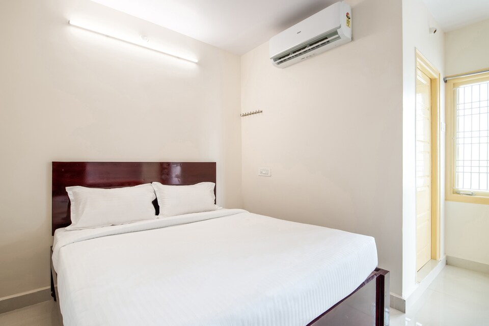 SPOT ON 40058 Srikar.Satvik Nivas , Ramavarappadu Ring Road Vijayawada, Vijayawada