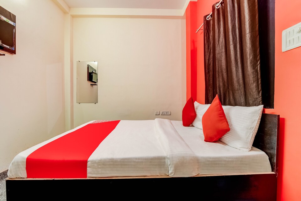 OYO Hotel Vaishnavi Inn, Lanka, Varanasi