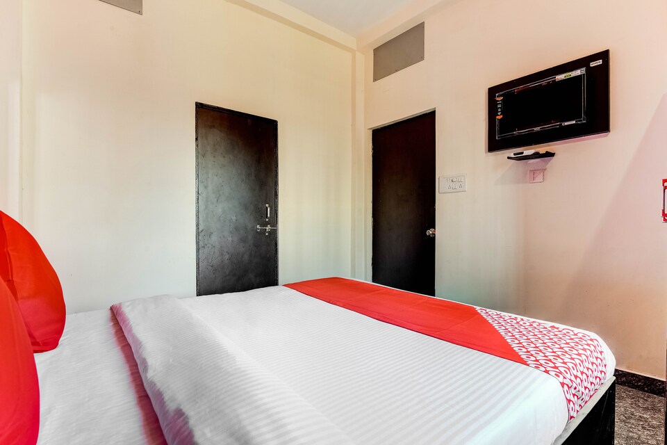 OYO Hotel Vaishnavi Inn, Lanka, Varanasi