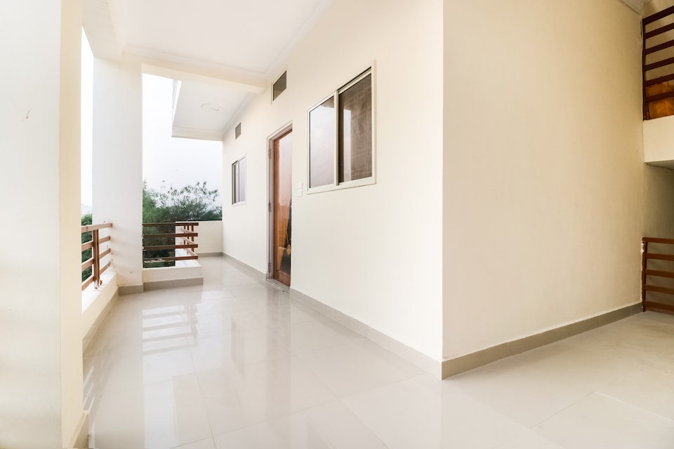 Hotel O Yash Homestay, Hoshangabad Road, Bhopal